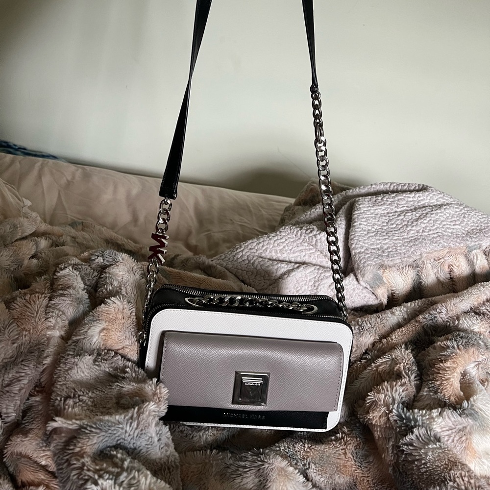 SOLD ❤️Michael Kors Crossbody. NWOT